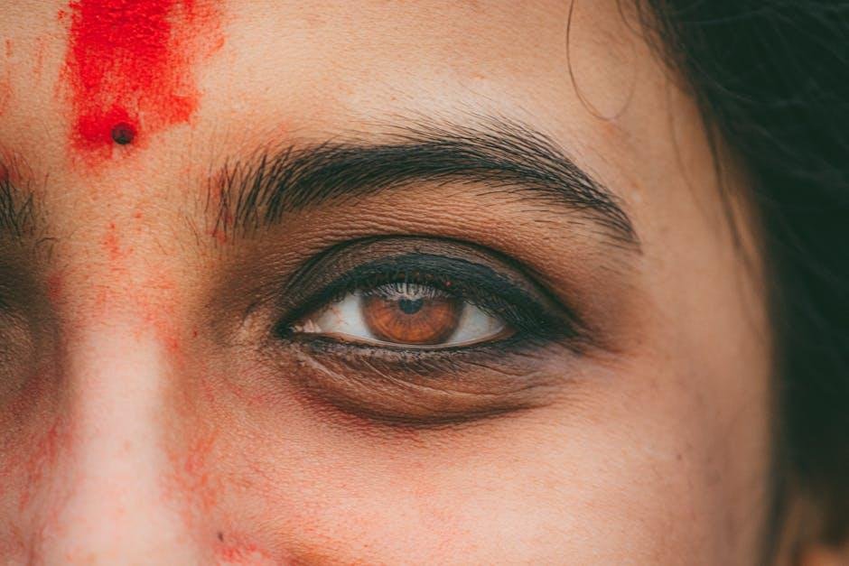 10 Hacks for Long-Lasting Eyeliner